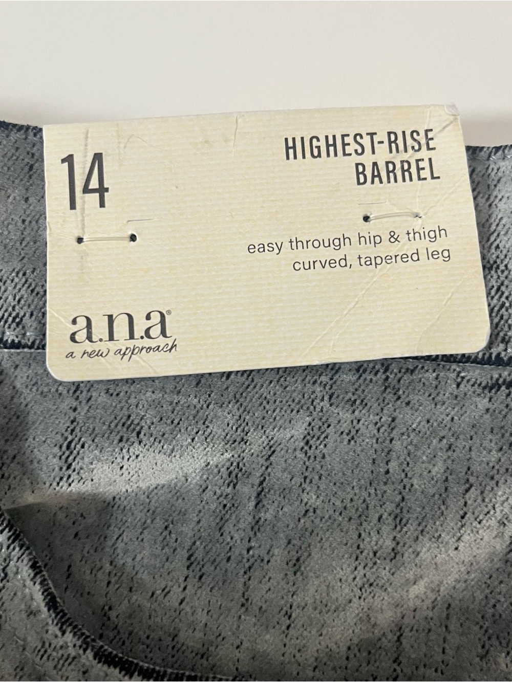NWT a.n.a Highest Rise Barrel Jeans in Stone Grey Flocked - Size 14 - Picture 4 of 6